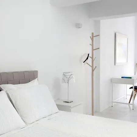 Chloe - Private Beachfront Villa *